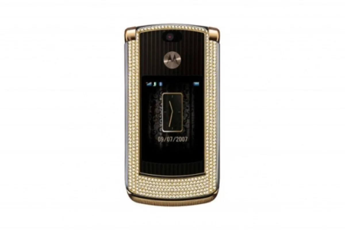 Diamond studded RAZR2 V8