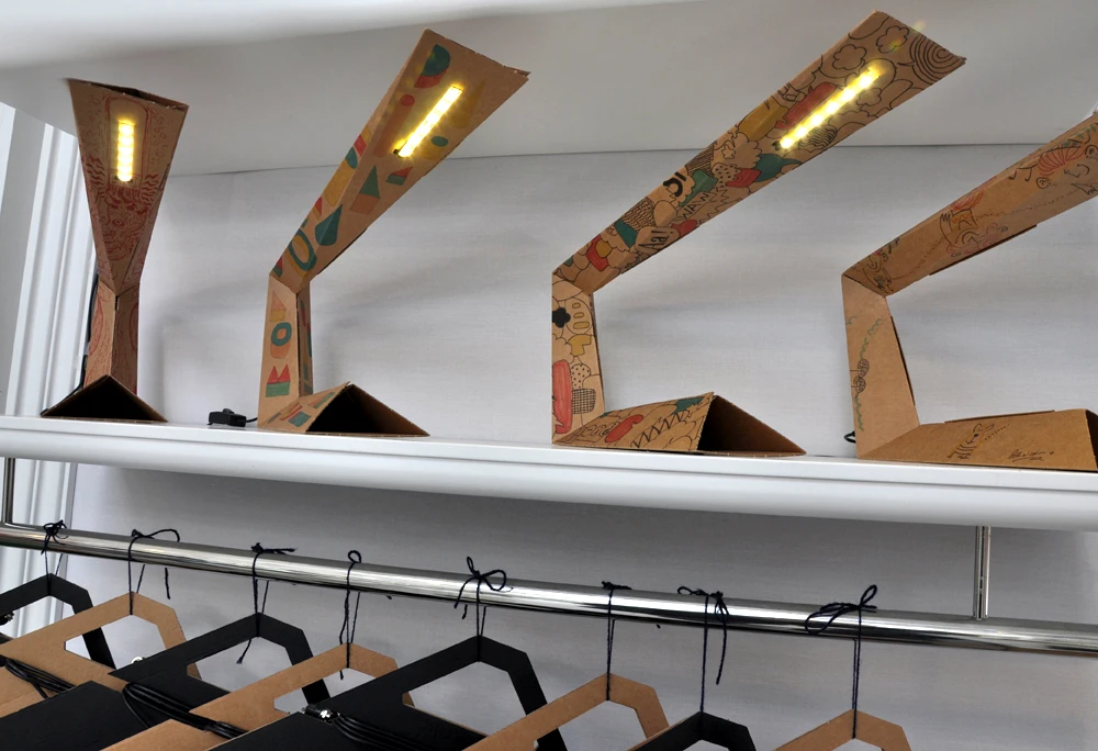 Get creative and decorate your lamp by hand (photo Edoardo Campanale/Gizmag)