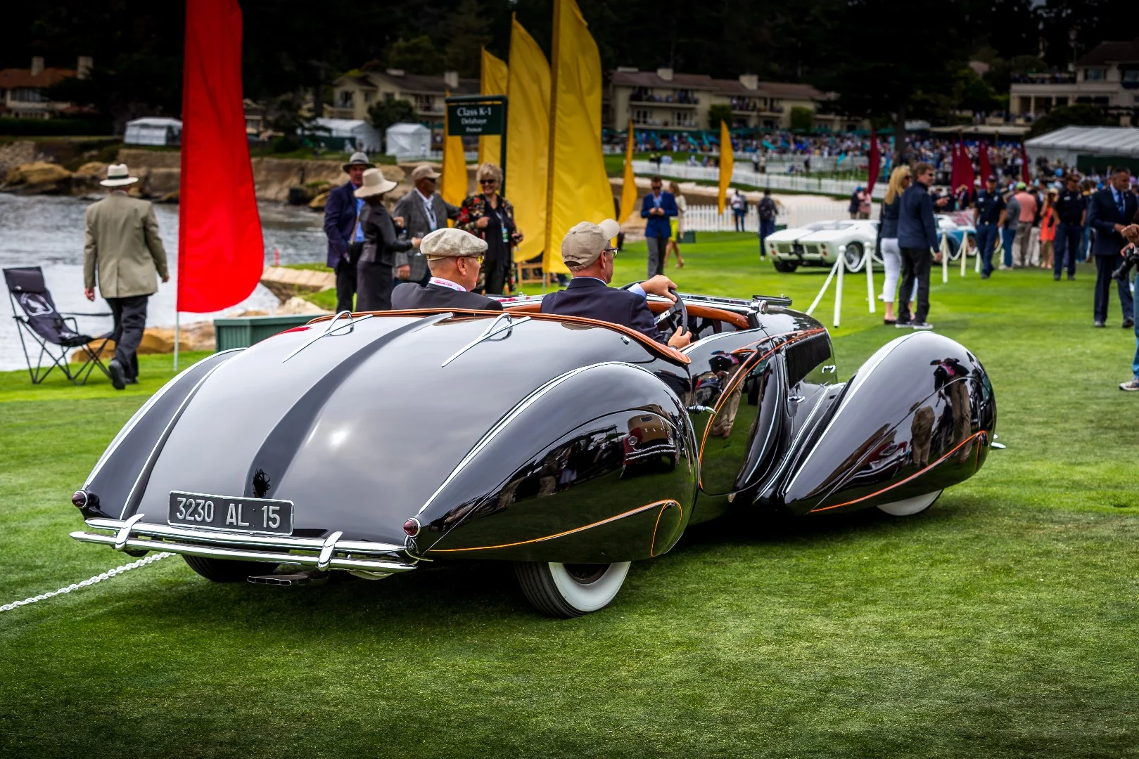 Hyperbolic tear-dropped fenders mark the Delahaye