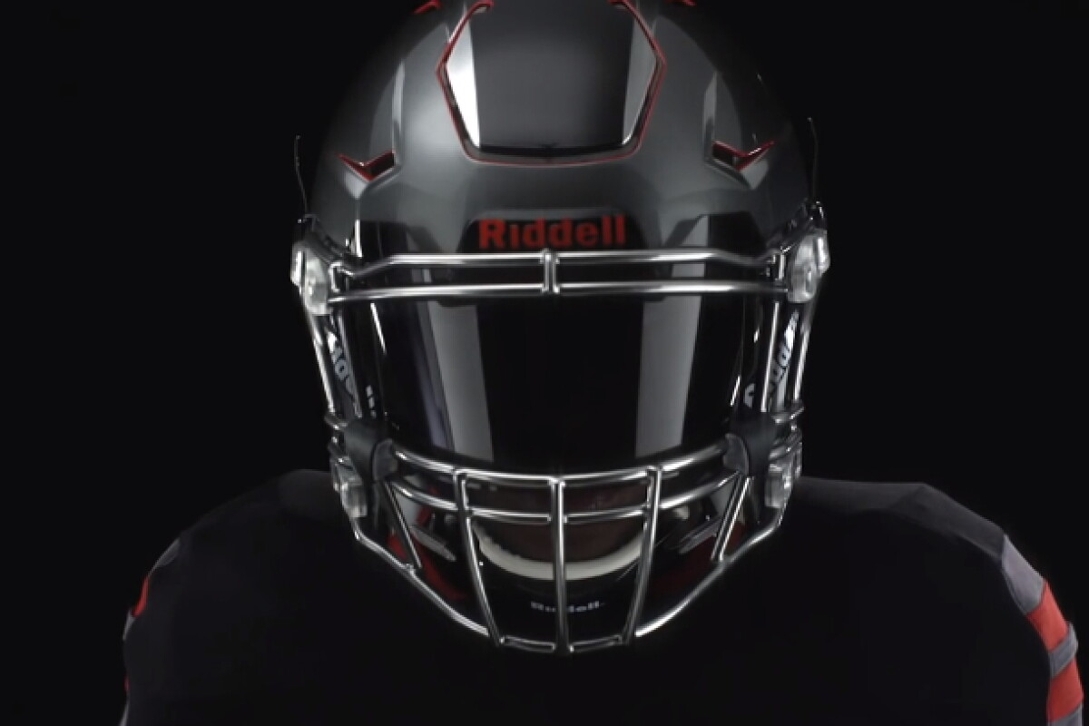 are speedflex helmets safer Riddell Adult Football Helmet use when switching pads Riddell SpeedFlex Football Helmet -