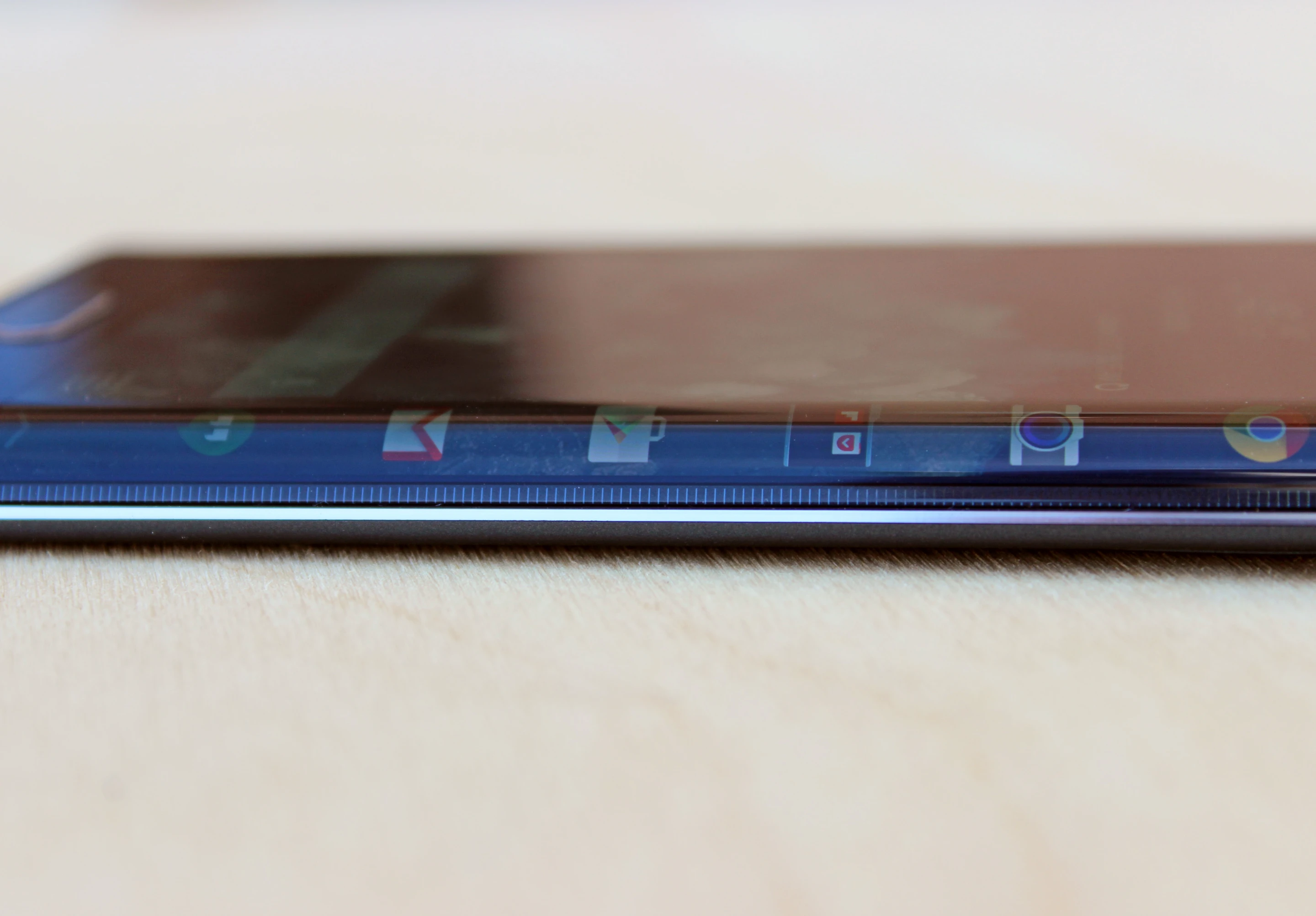 Another look at the Edge Display (Photo: Will Shanklin/Gizmag.com)