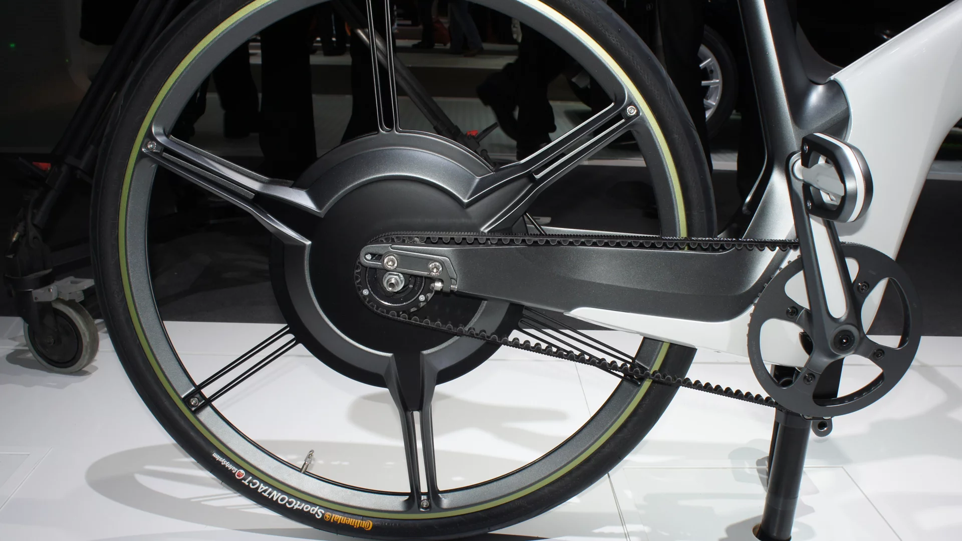 The rear hub motor and belt pulley and toothed belt drives