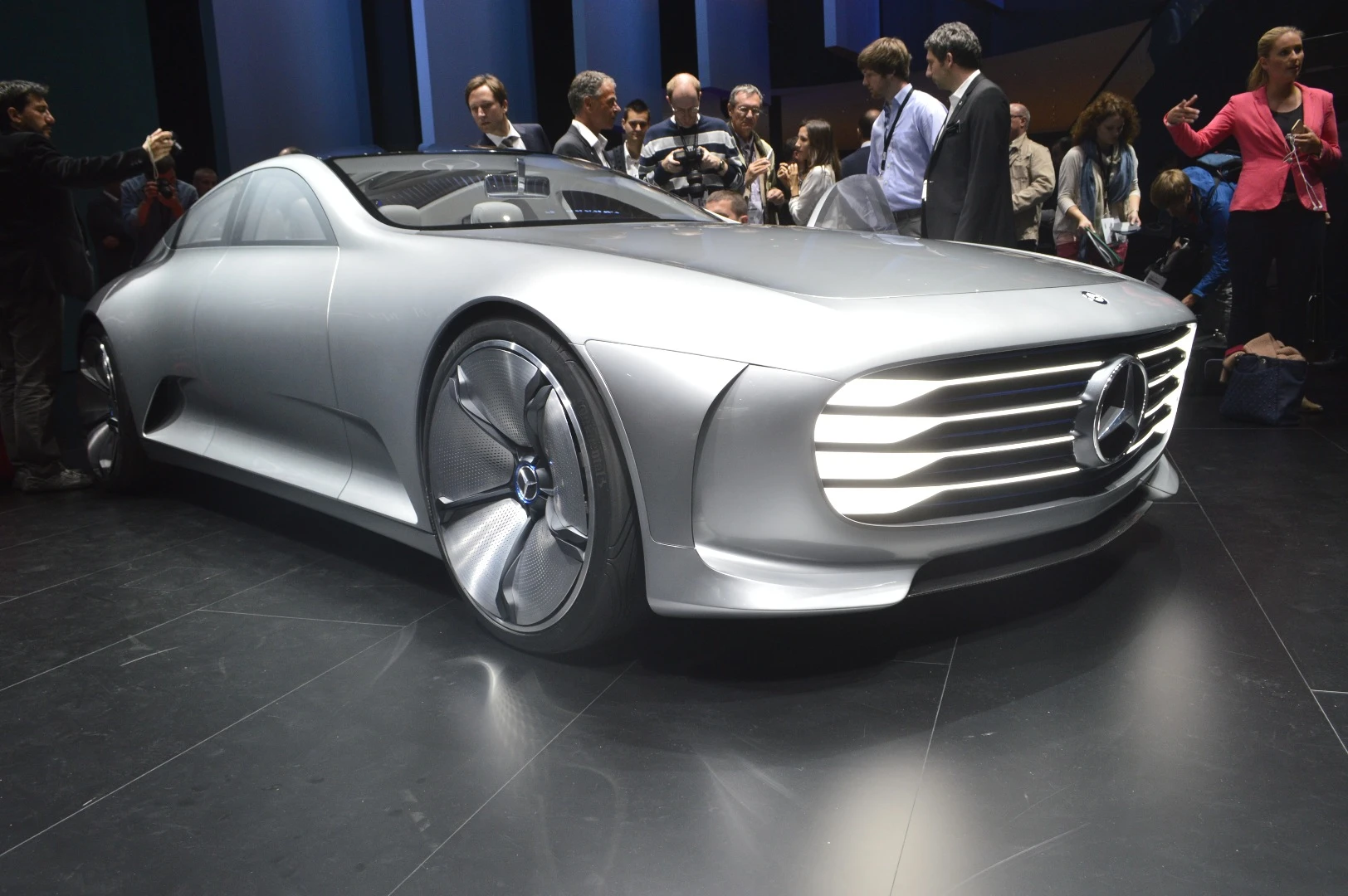 Pointed wheel arches feature front and back