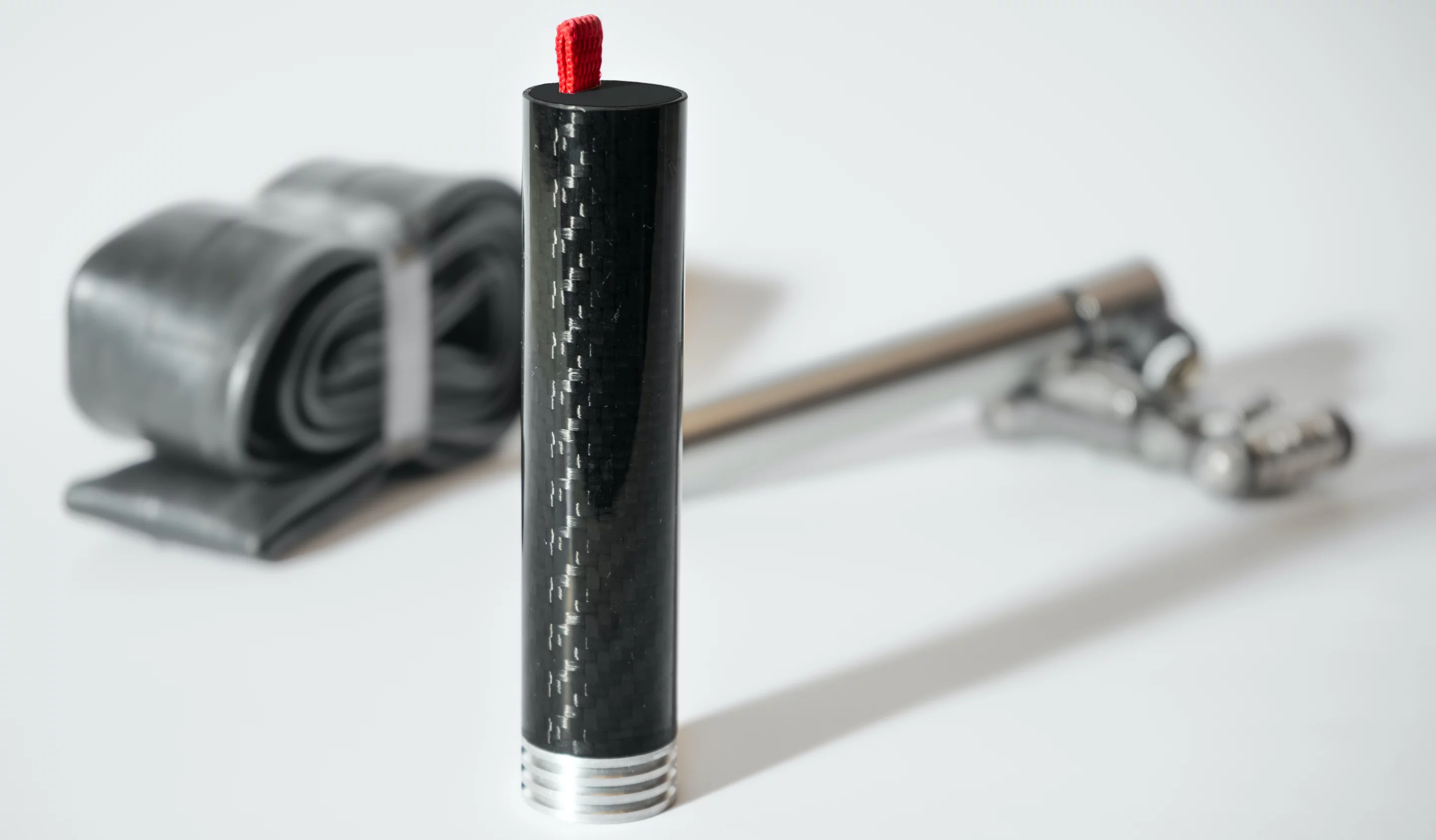 The Luislight L300 is waterproof, dustproof and shockproof, reportedly tipping the scales at 102 grams (3.6 oz)