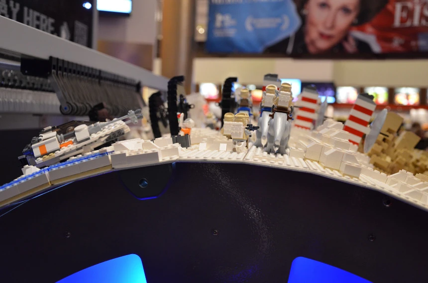 The Star Wars barrel organ depicts various scenes from the Star Wars movies