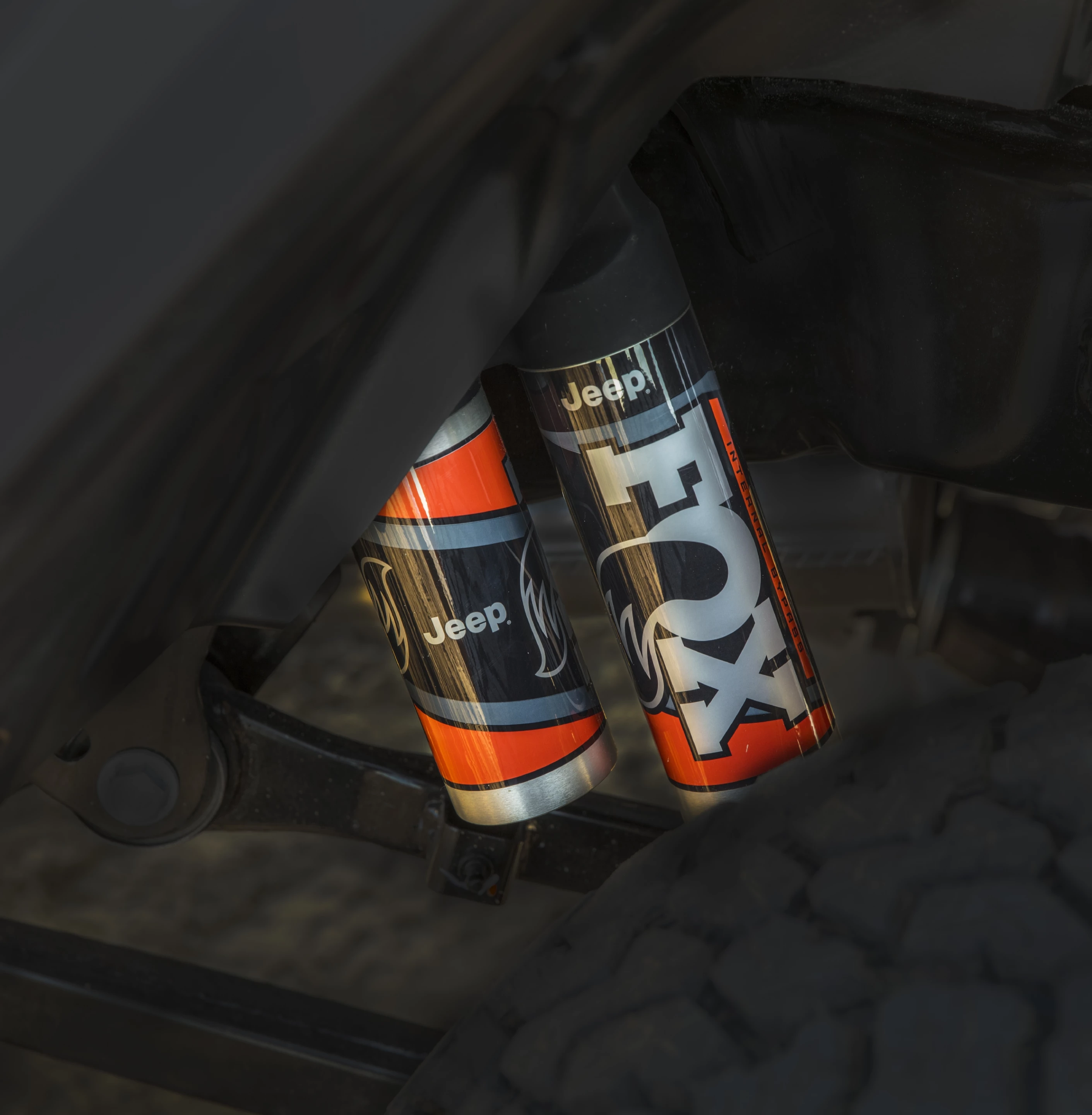 Fox 2.5-inch internal bypass shock absorbers with external reservoirs are standard on the new Gladiator Mojave model