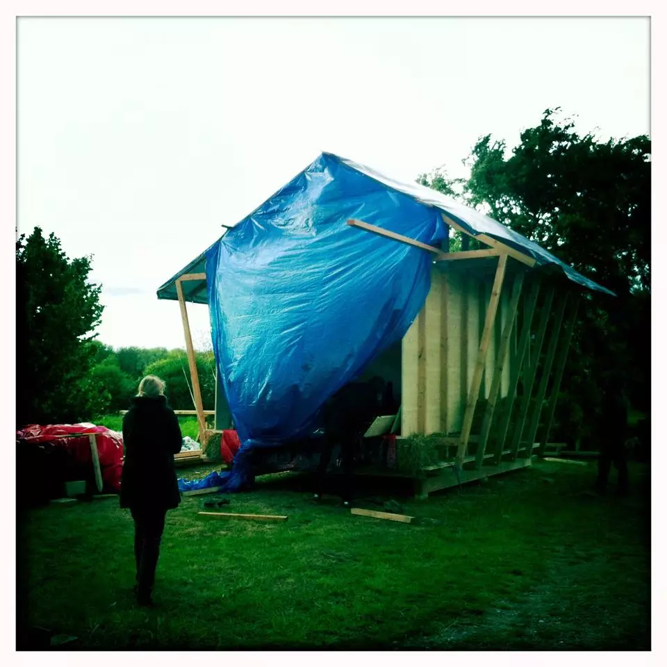 The structure’s foundations are made of acacia wood, with the intention of leaving very little impact on the site when the building is removed