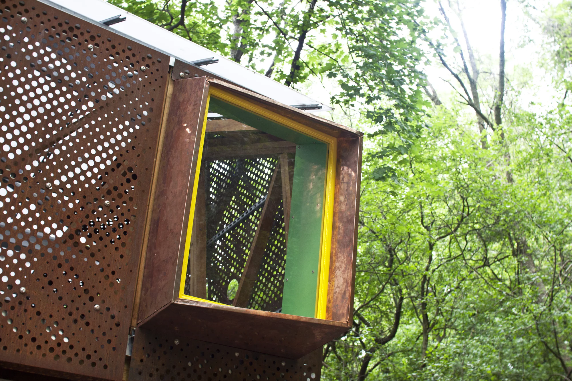 Gutters overhang to allow the children to watch rainwater running off and falling below (Photo: Syracuse SOA)