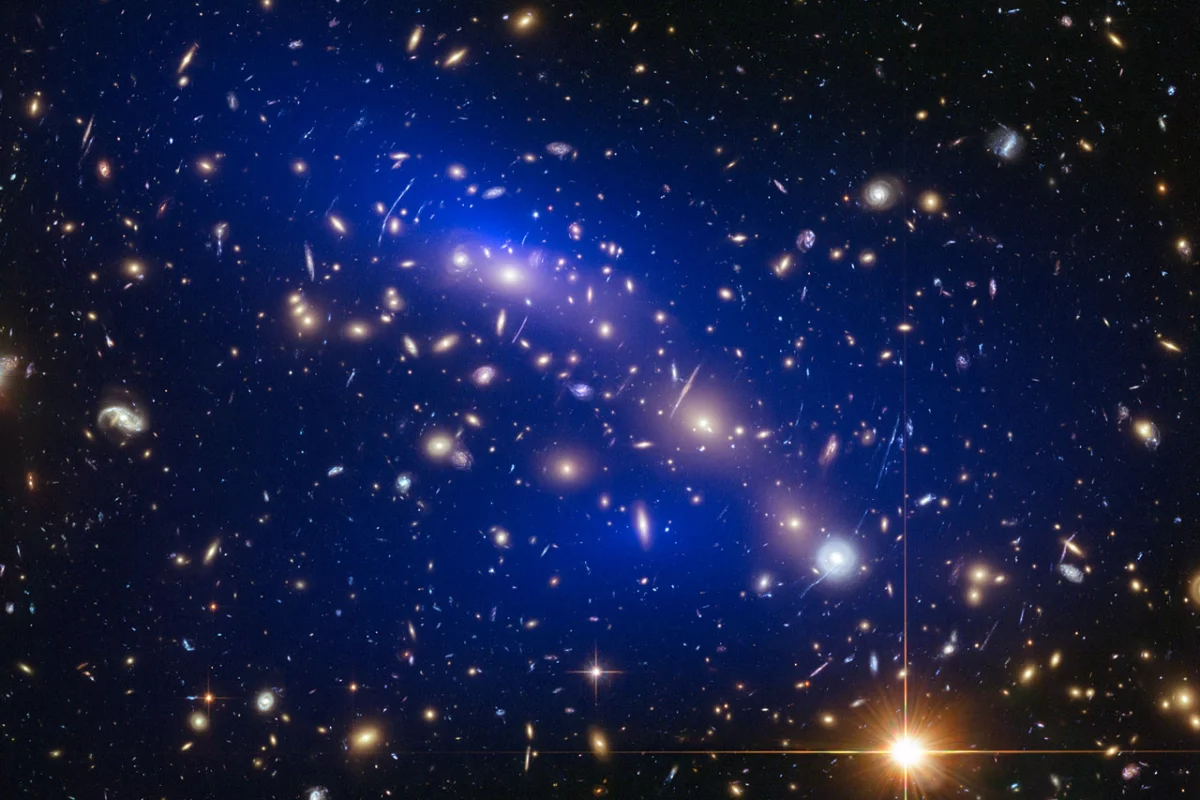 Galaxy cluster MACS J0416.1–2403 with dark matter map (Image: NASA/ESA)