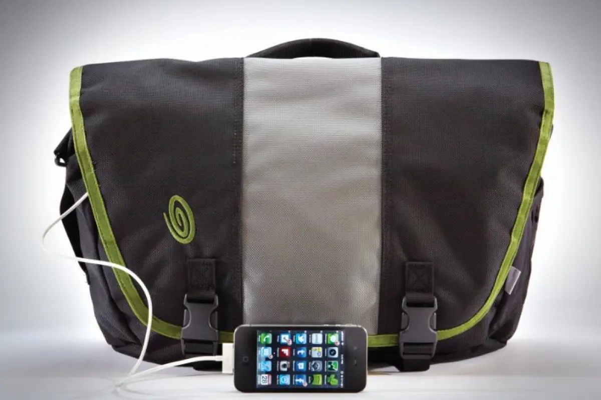 Charge your gadgets on the move from a small, integrated power supply