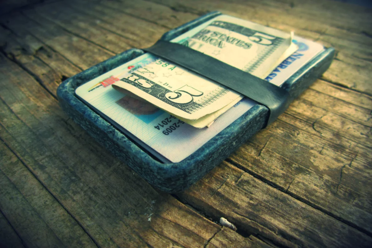 A Denimite wallet, with a band made from a recycled bicycle inner tube