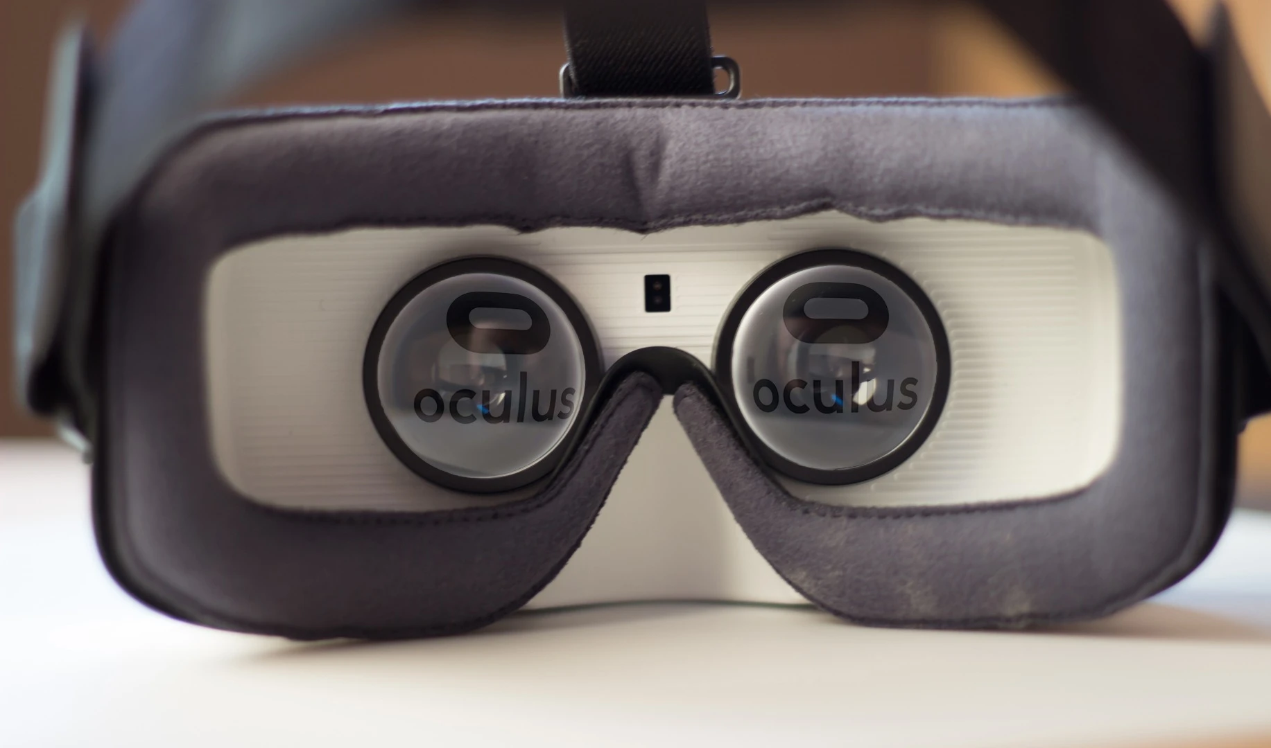 Gizmag reviews the Gear VR, a mobile virtual reality console that's much more than a tech demo