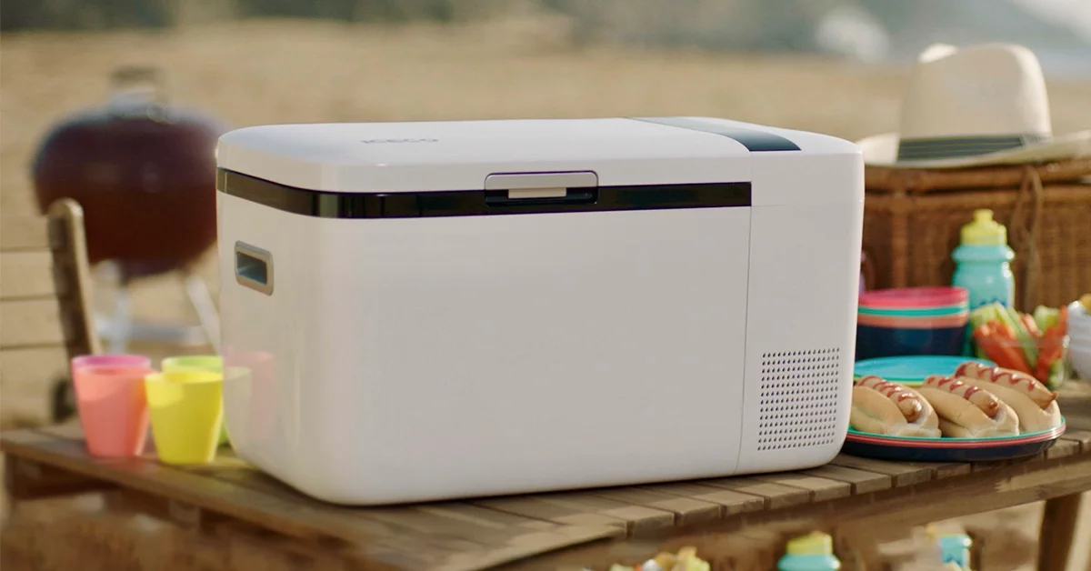 At under 24 lb, the iFreezer Go20 should be easy enough to carry around