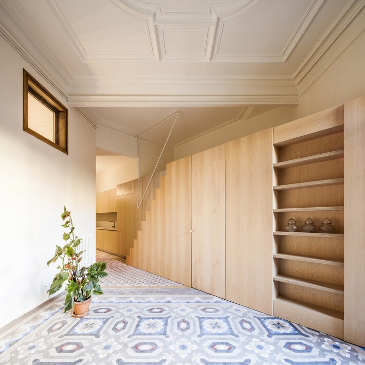 The architects took advantage of the home's corner position
