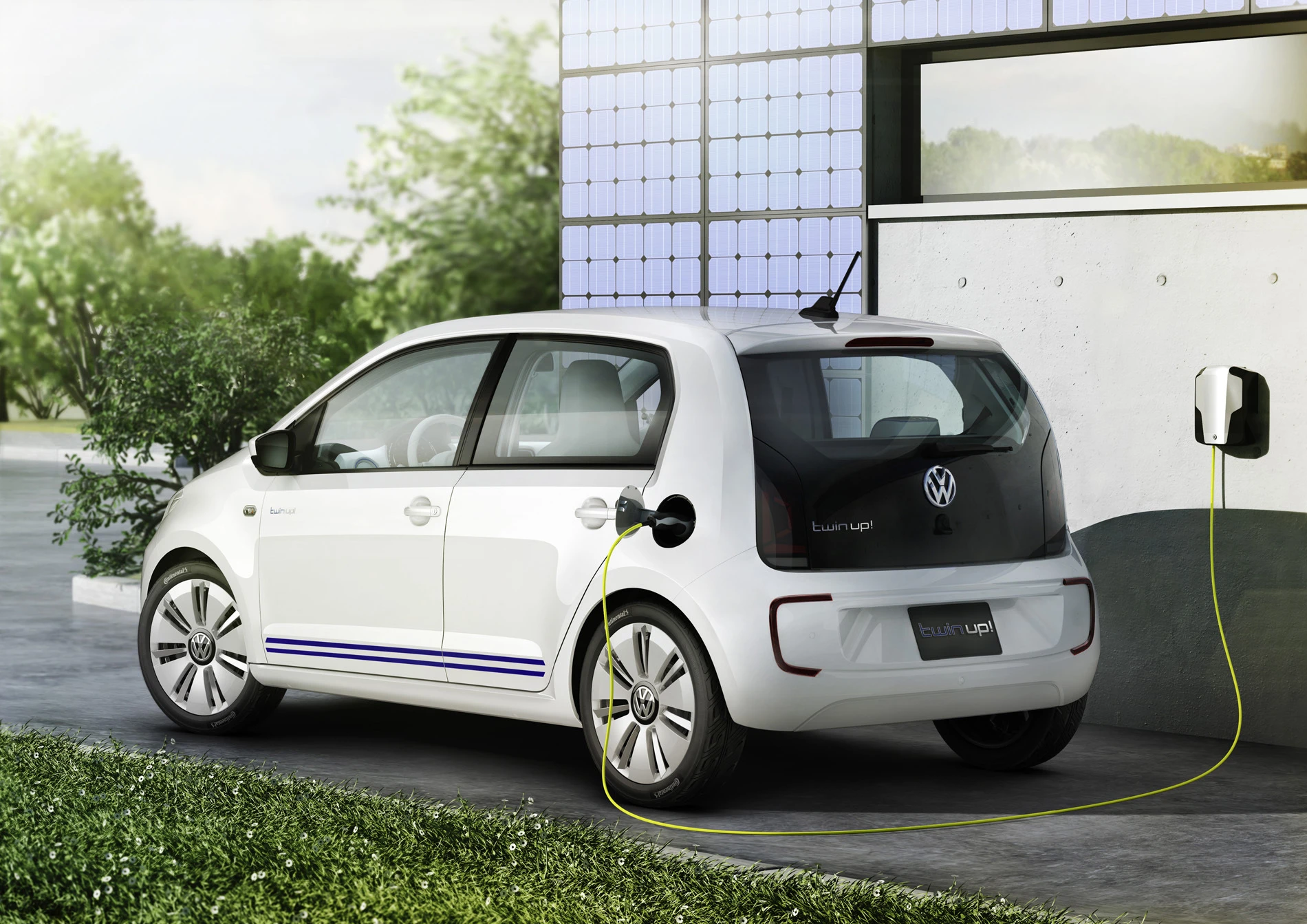 Twin Up! has a top speed of 140 km/h (87 mph) in hybrid mode