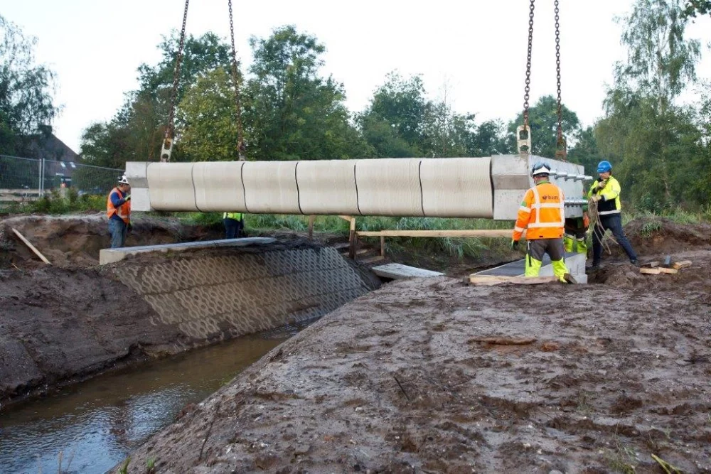 The bridge was printed in six pieces, which were then assembled on-site, glued together and hoisted into place