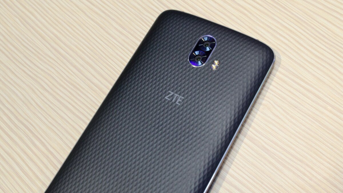 The back of Blade V8 Pro is textured plastic