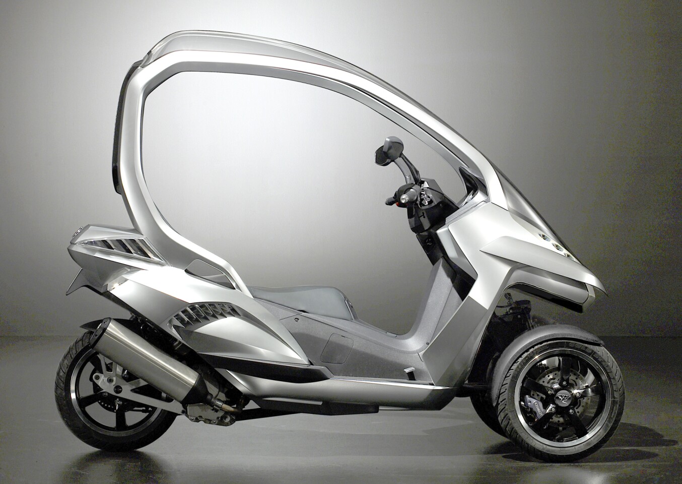 Quadro to sell four wheeled tesseractstyle motorcycle