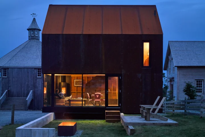 Enough House was designed by MacKay-Lyons Sweetapple Architects and is located in Shobac, Canada. The project is a winner in Category One, which recognizes projects that cost up to $250,000 in construction. The house is one of 13 projects that make up the 2022 AIA Small Project Awards