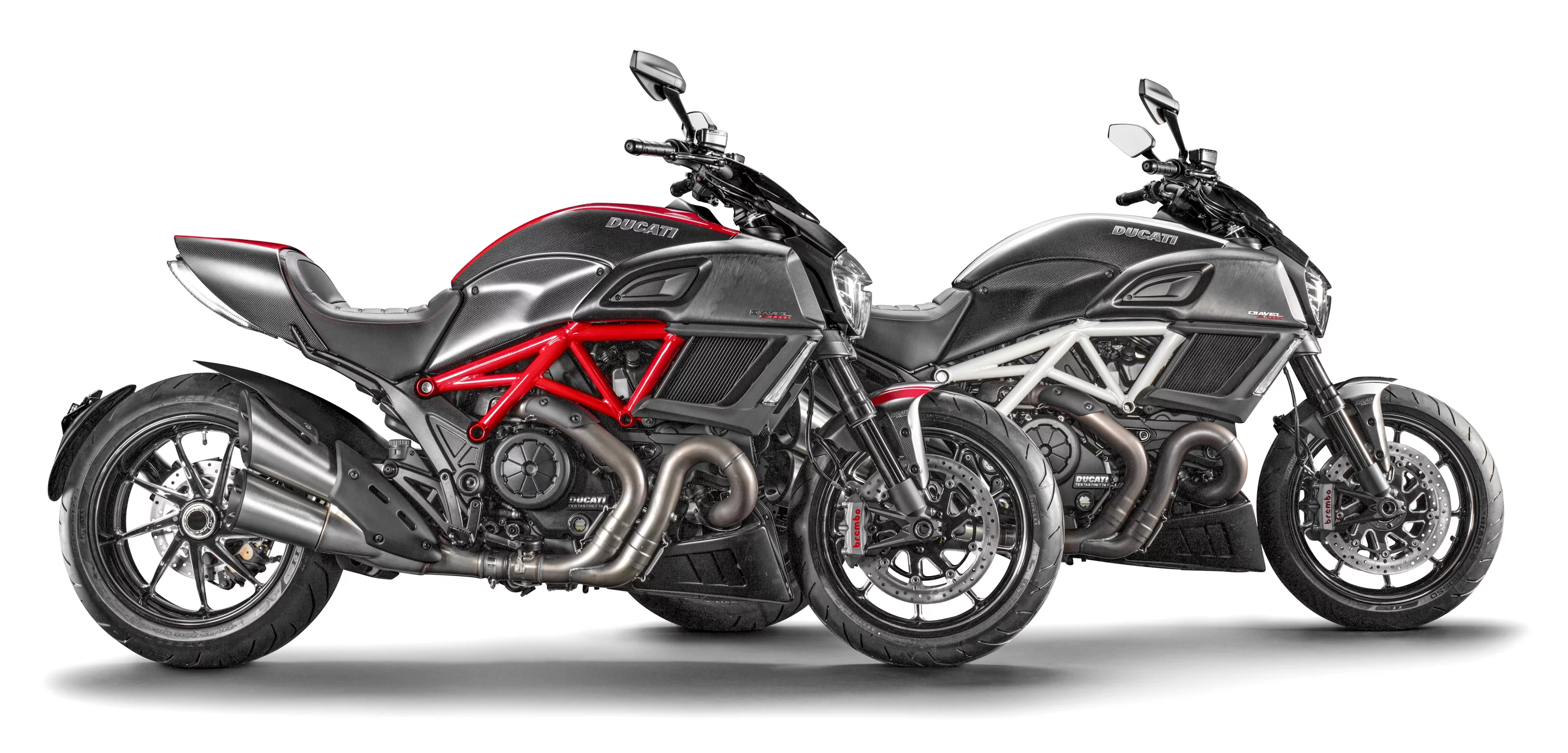 The Diavel front brakes use Brembo Monobloc callipers, which deliver outstanding performance actuated by integral alloy master cylinders with unique shape reservoirs sporting milled tops. The four-piston, twin radially-mounted callipers grip 320mm discs, while a single 265mm disc on the rear is gripped by a Brembo two piston calliper. The Diavel Carbon uses specially milled aluminum disc carriers which have natural aluminum colored recesses machined around the weight saving cut-outs in contrast to the carrier’s black finish around the center.