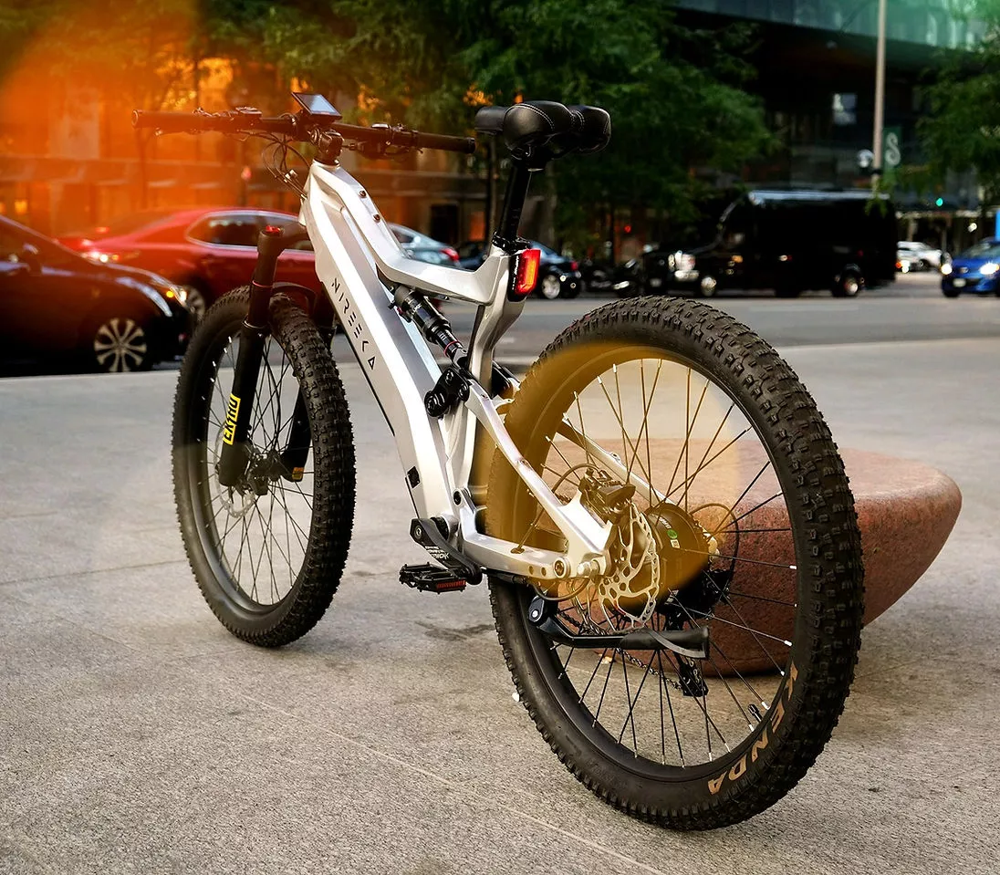 Mid-fat 3-inch Kenda hoop on the back, and a slightly narrower 2.8-incher on the front