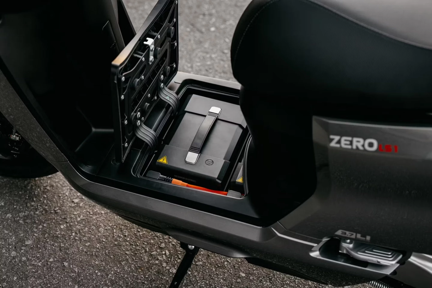 The LS1 comes with two swappable floorboard-mounted batteries, but Zero also offers you an optional third battery