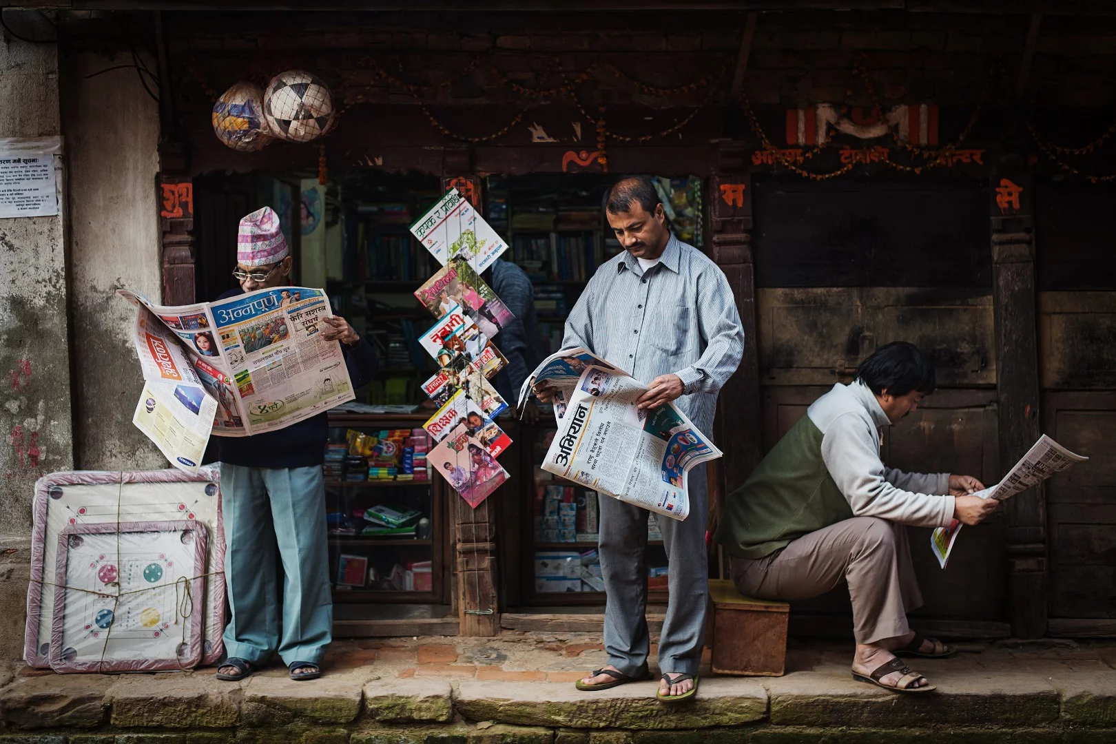 Winner of 8:00 hour. "Prensa diaria", Miguel Moya. Bhaktapur, Nepal