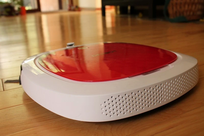 Deebot navigates based on a random motion algorithm
