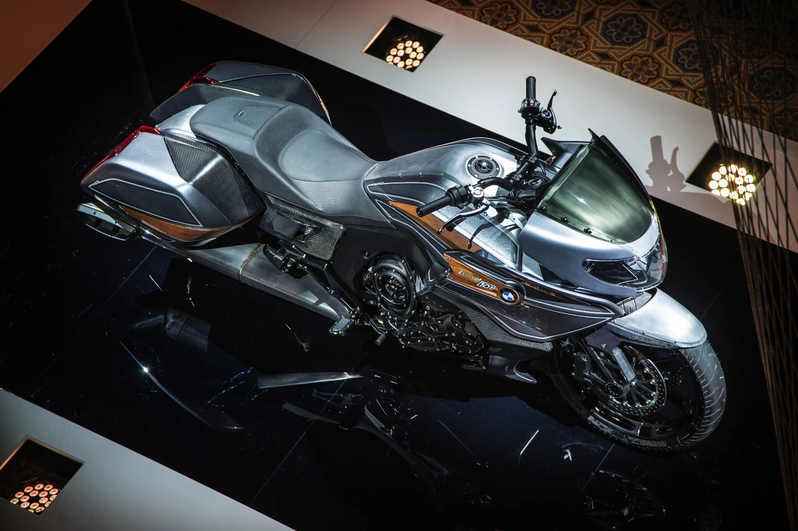 BMW doesn't mess around with its concept bikes. If they make waves, the bikes tend to make it to production. People loved the Concept 90 in 2013, and it quickly became the very popular R NineT production bike. Likewise, the Concept Roadster provided a blueprint for the updated R 1200 R that was released this year. Both these concepts were debuted at the Concorso d'Eleganza Villa d'Este in Como, Italy, and versions of both made it to production quick smart. So this year's effort, the BMW Concept 101