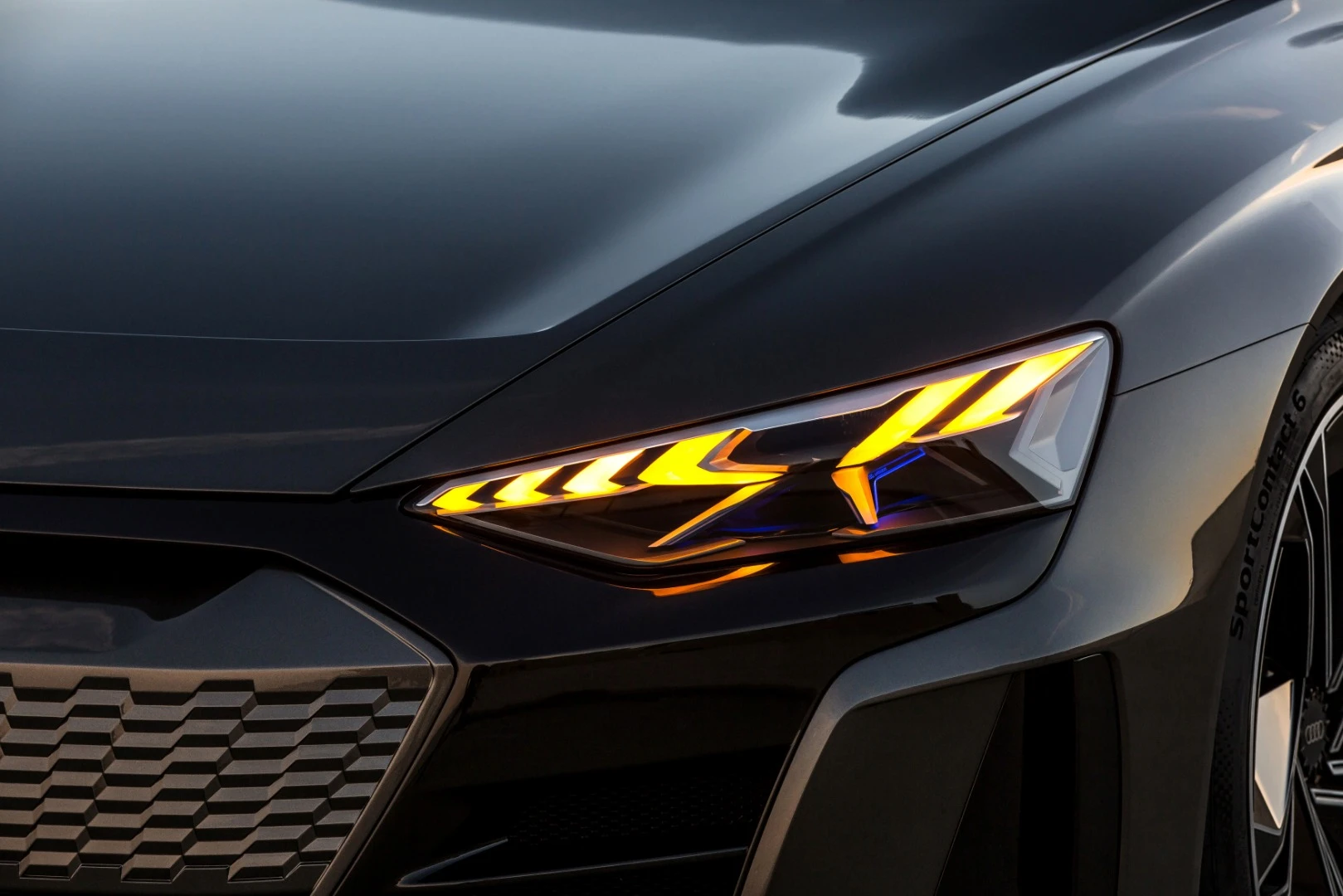 Audi e-tron GT: funky headlights
