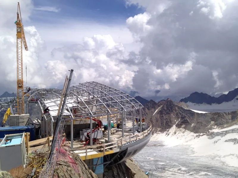 Construction of the Wildspitzbahn cable car and visitor center (Image: Pitztaler Gletscherbahn)