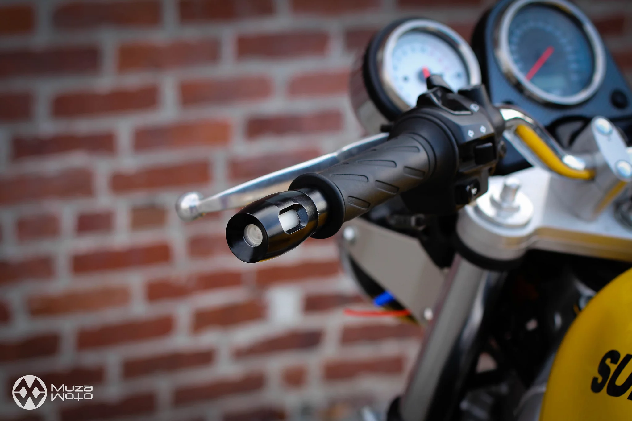 MuzaMoto Motorcycle Turn Signals are compatible with handlebars with an internal diameter of between 0.65 - 1-inches