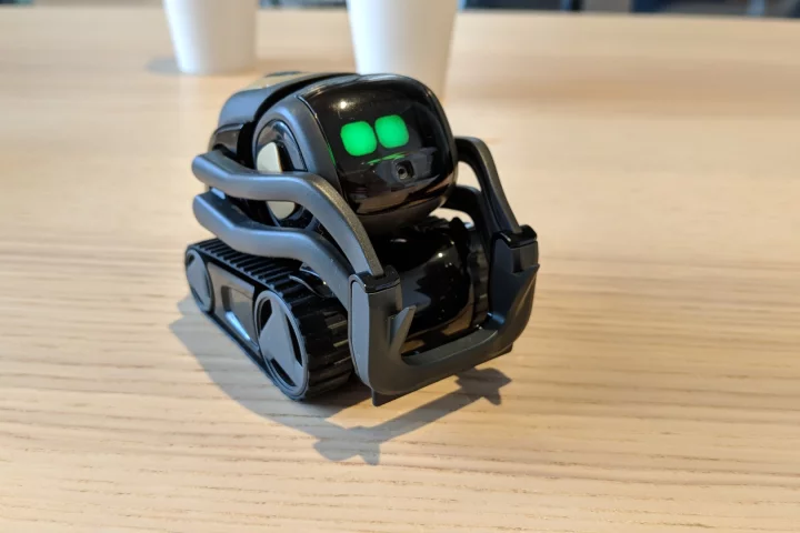New Atlas went hands-on with Vector, a new robot from Anki that's basically a cross between an Amazon Alexa and a pet