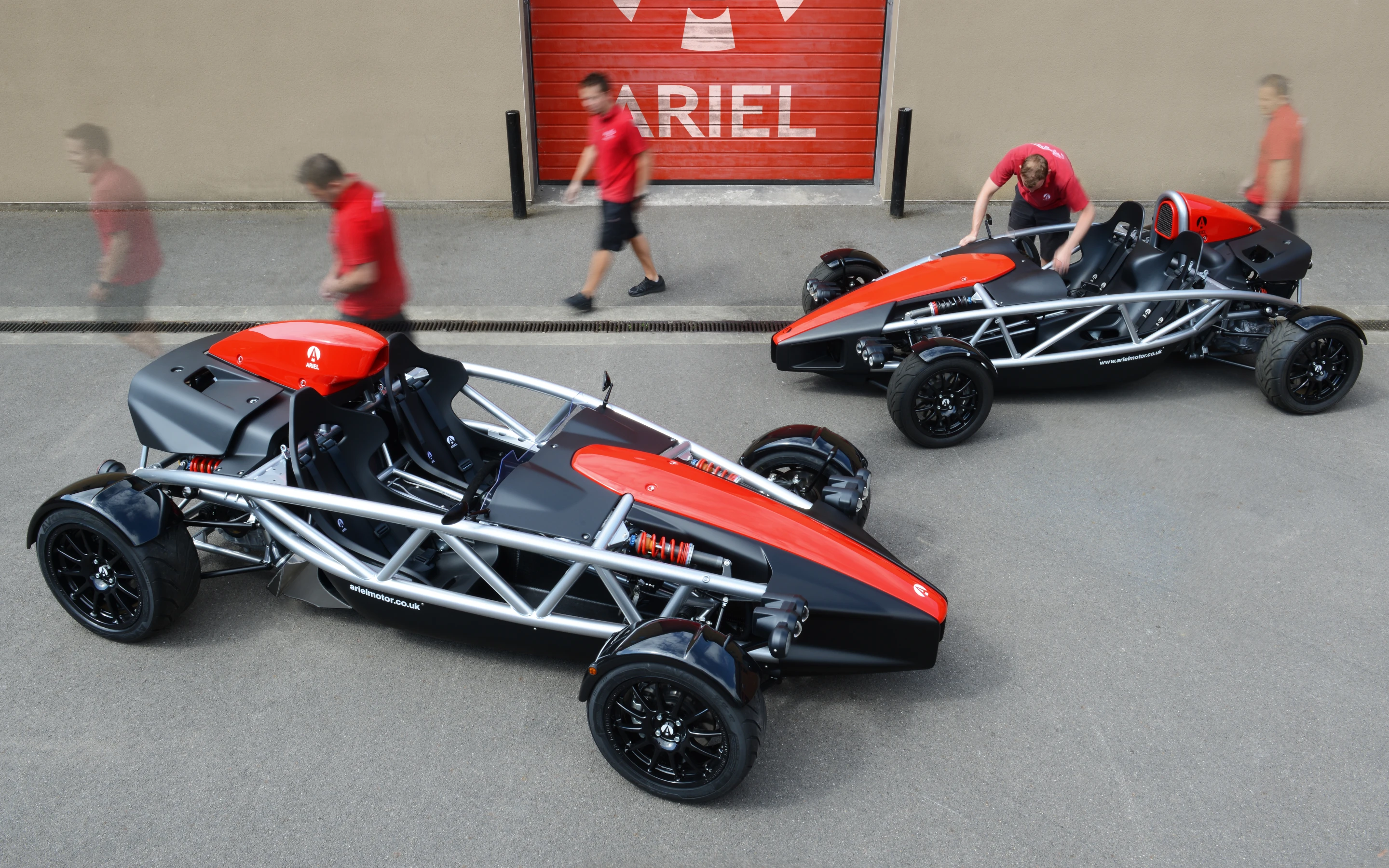 In front, the new Atom 4. Behind it, the Atom 3.5.