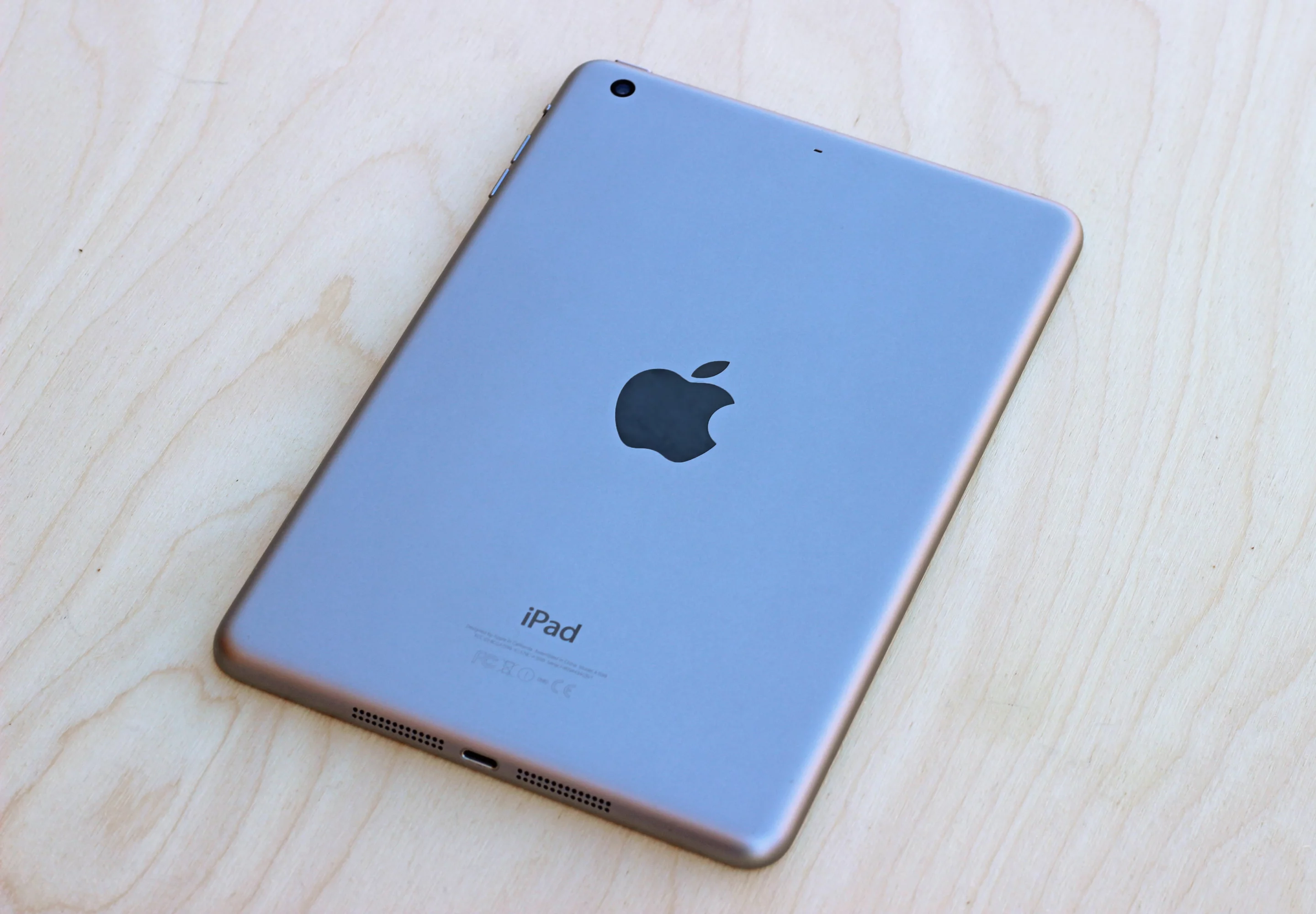 We reviewed the space gray version, but the iPad mini 3 also ships in silver and gold (Photo: Will Shanklin/Gizmag.com)