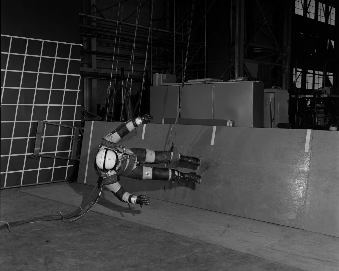 Spacesuit testing using a low-gravity trapeze