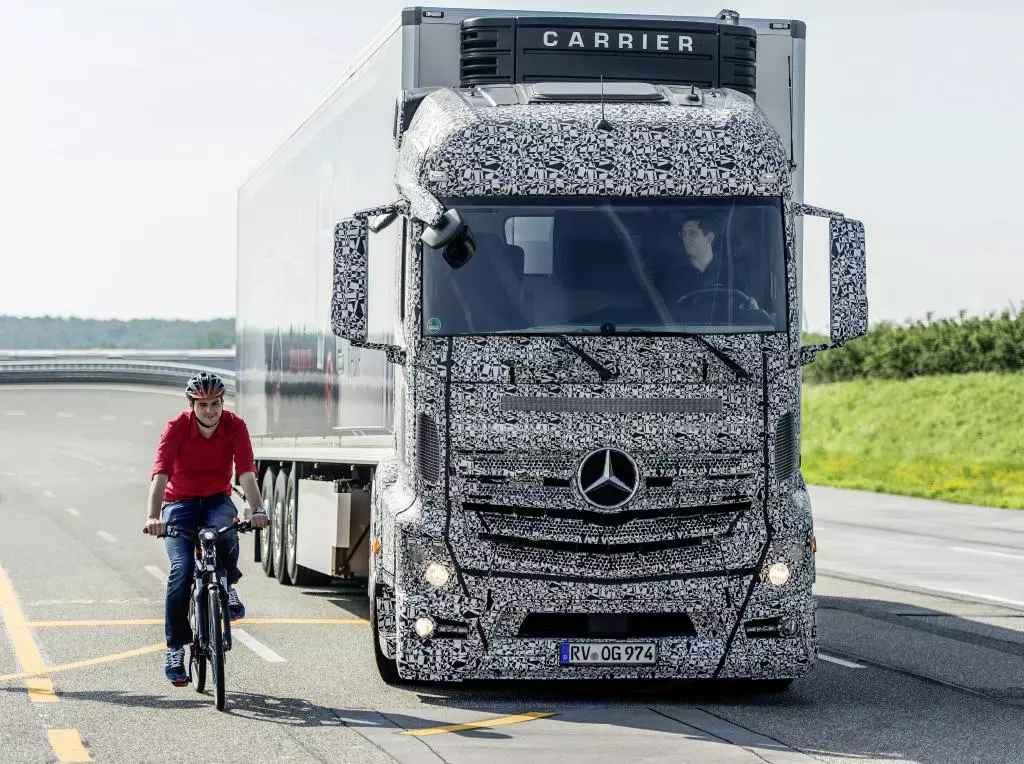 Mercedes-Benz has developed a radar-based system that alerts the truck driver of imminent collision danger