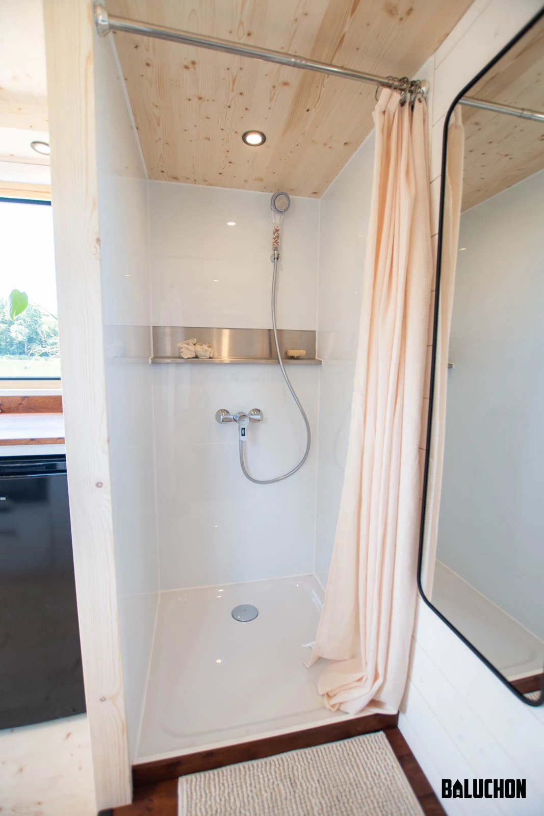 The Nouvelle Dans' bathroom includes a shower and toilet, but no sink