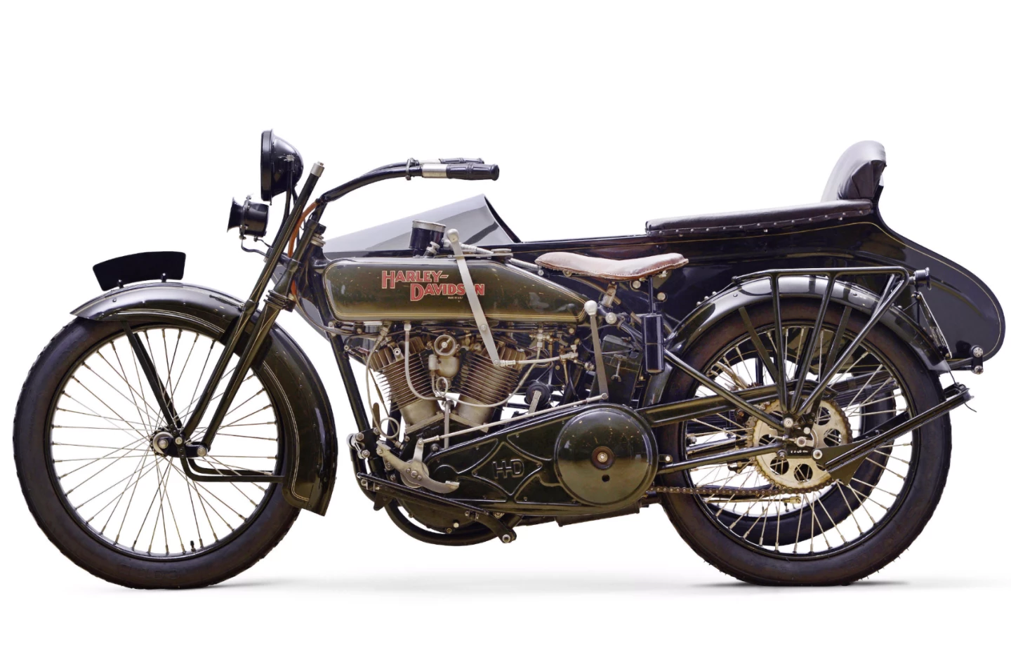 This 1922 Harley-Davidson 1,200cc Model JD Motorcycle Combination, Lot 6 at Bonhams Lonatti Collection Sale (17-Oct-15) is estimated to sell for between £22,000 and 26,000 ($34,000 and $40,000)