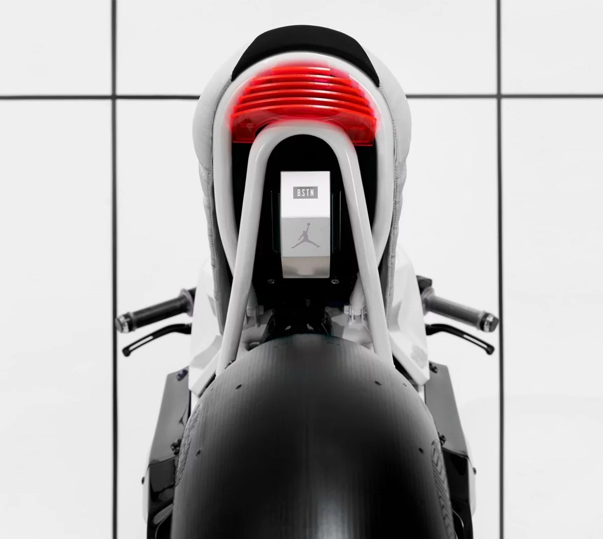 The tail is raised in the German style