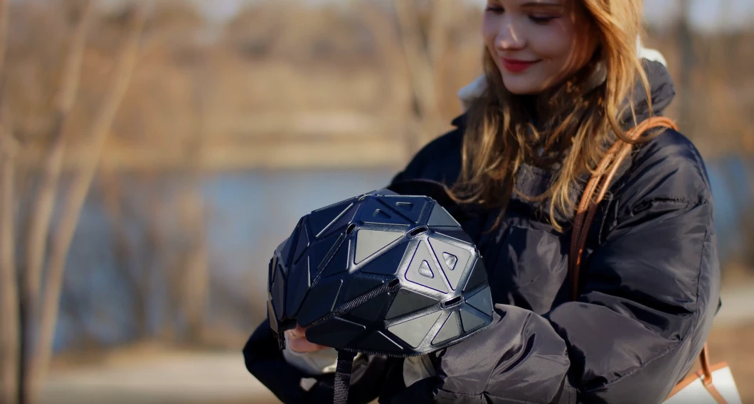 Within seconds, the Raba helmet goes from flat package to three-dimensional helmet and back again