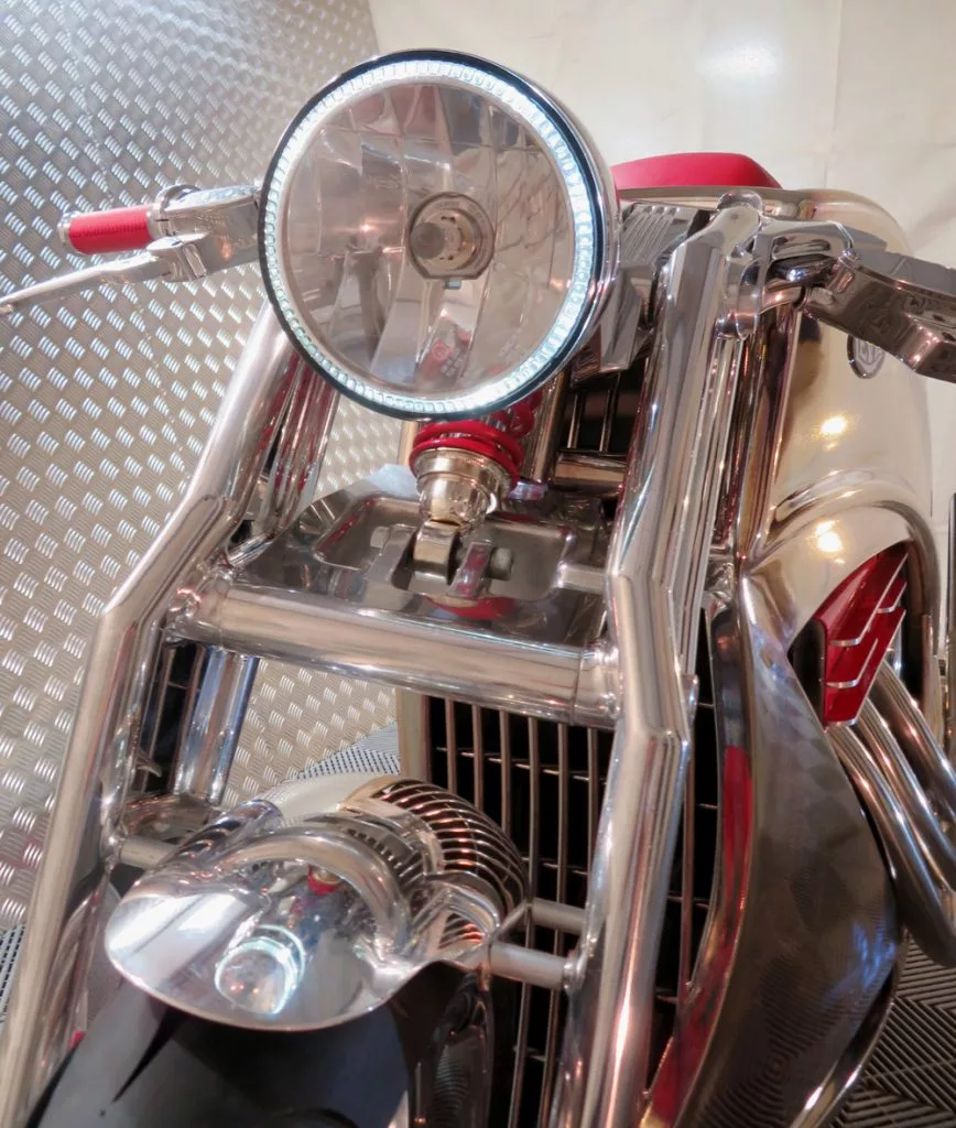 Levis opted for a Hossack front suspension for the 2018 V6 Café Racer