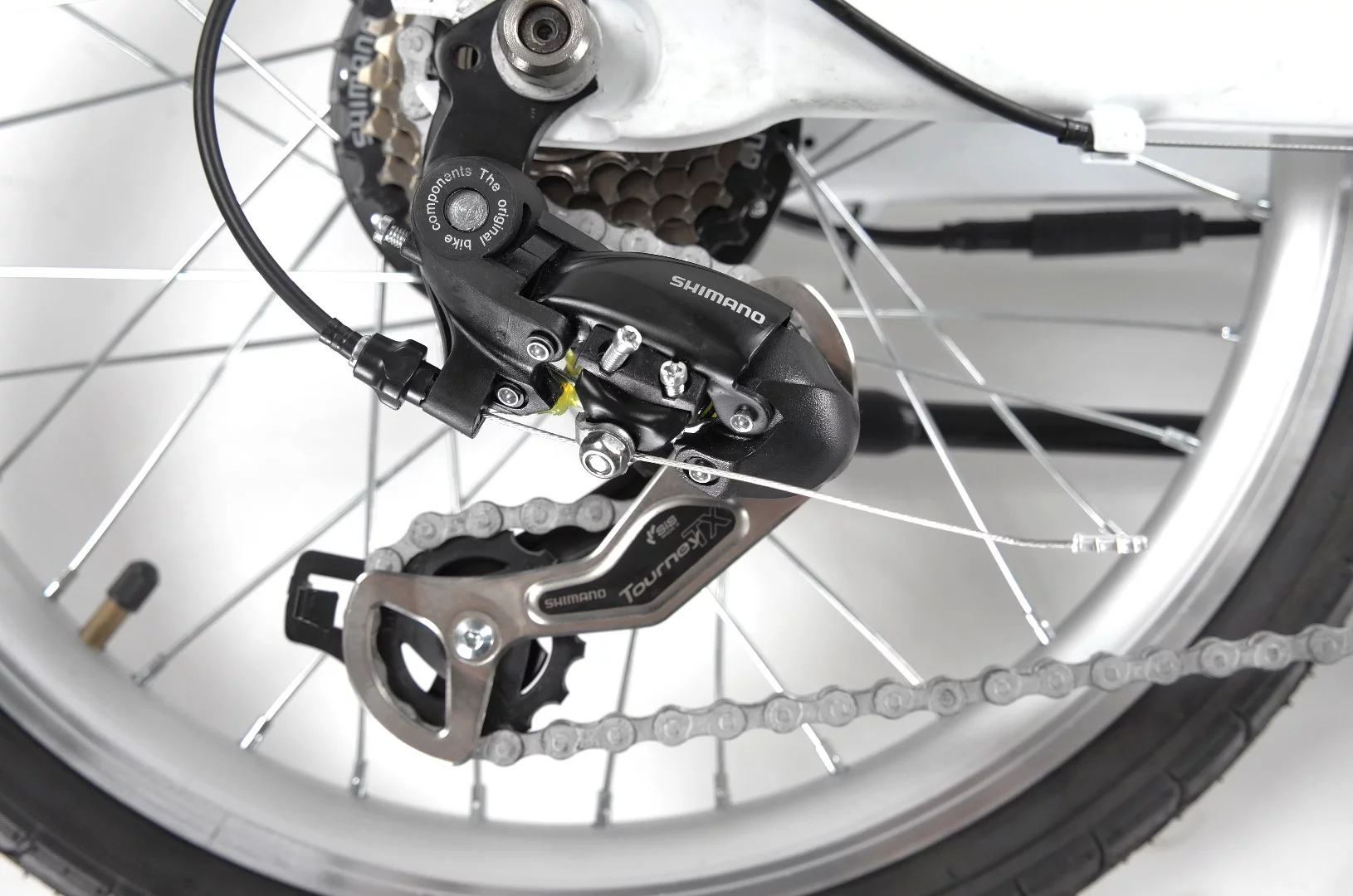 There's a seven-speed rear derailleur, controlled by a simple shifter on the right handlebar on the Air-33 eBike