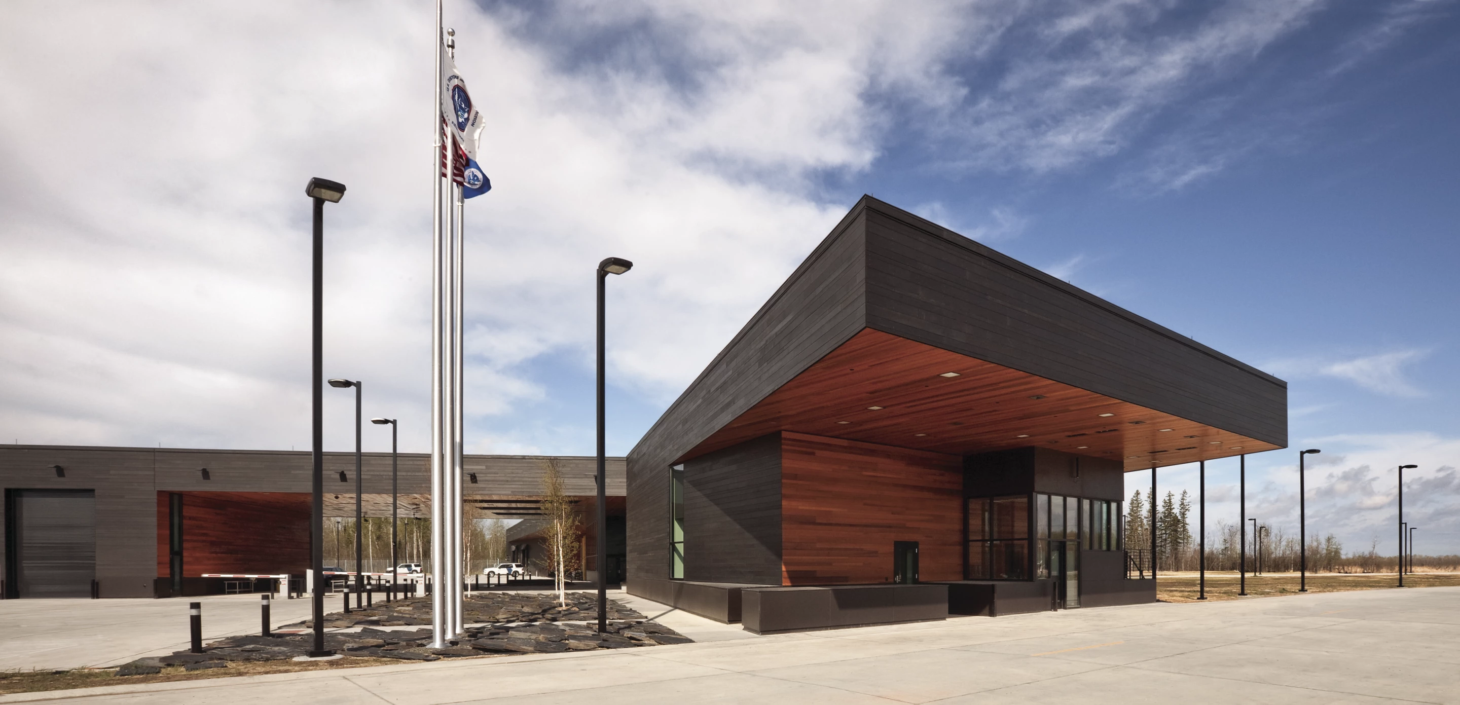 The US Land Port of Entry Public lobby & officer work area (Photo: Paul Crosby)