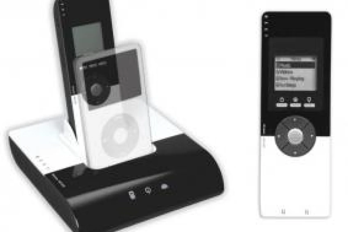 Bexy's iMirror lets you dock your iPod to your home stereo and control it through a full-featured LCD remote.