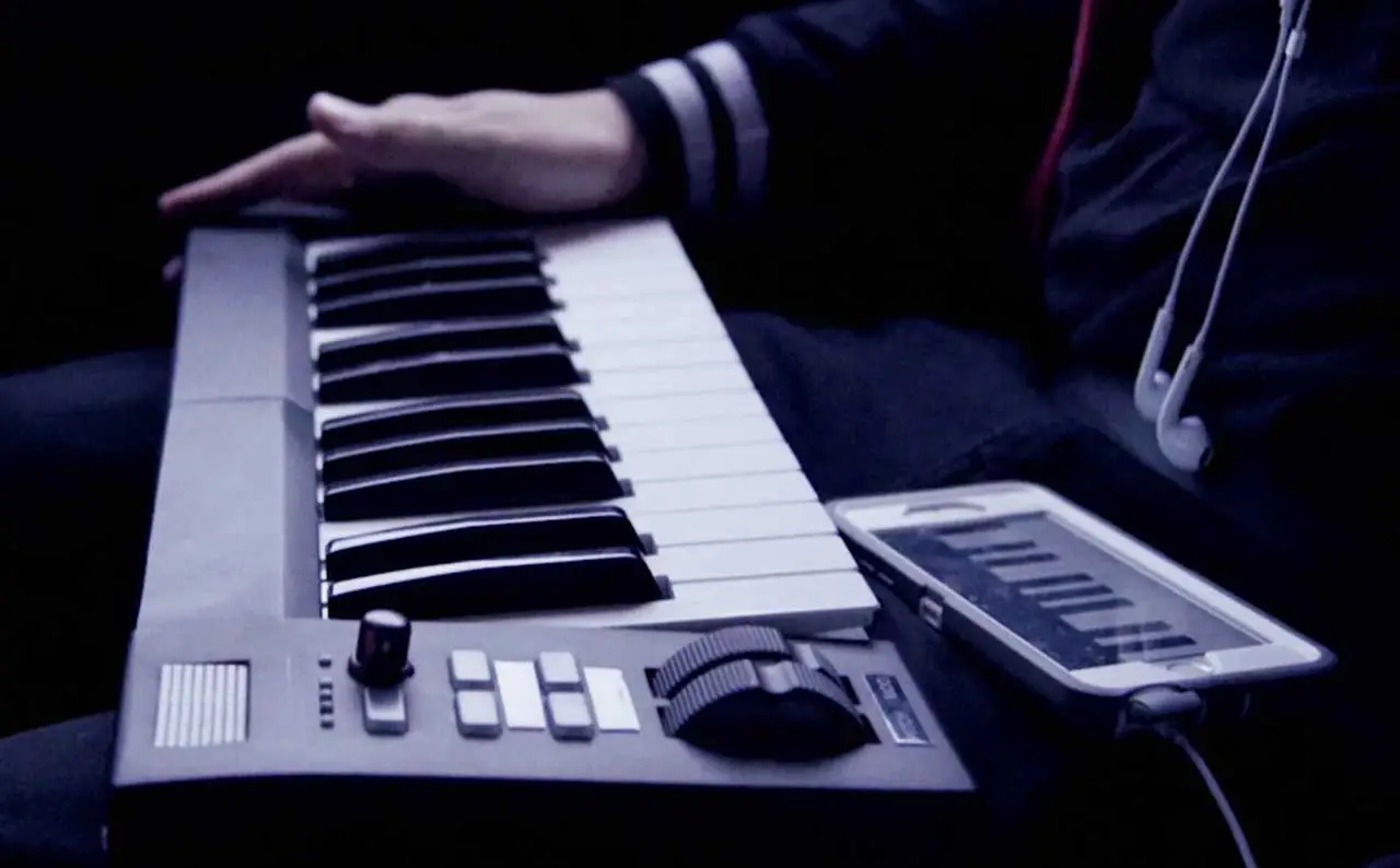 The left module is home to controls and 12 keys and push-locks into the 13 key right module