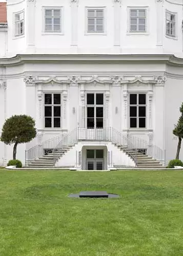 C SEED 201 outdoor LED television deploying