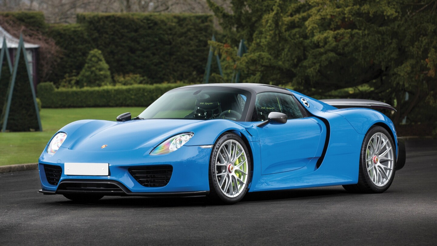 One of the prettiest examples of Porsche's 21st century 887 hp hybrid supercar, this is the only 918 produced in Porsche's historic Blue Arrow colour and crossed the block with 11,000 kilometers on the odometer. Only a handful of these cars have gone to auction, fetching $1,475,000, $1,595,000 and $1,760,000 respectively, so it fell within the expected price range, at €1,456,000 ($1,627,912). Auction Link