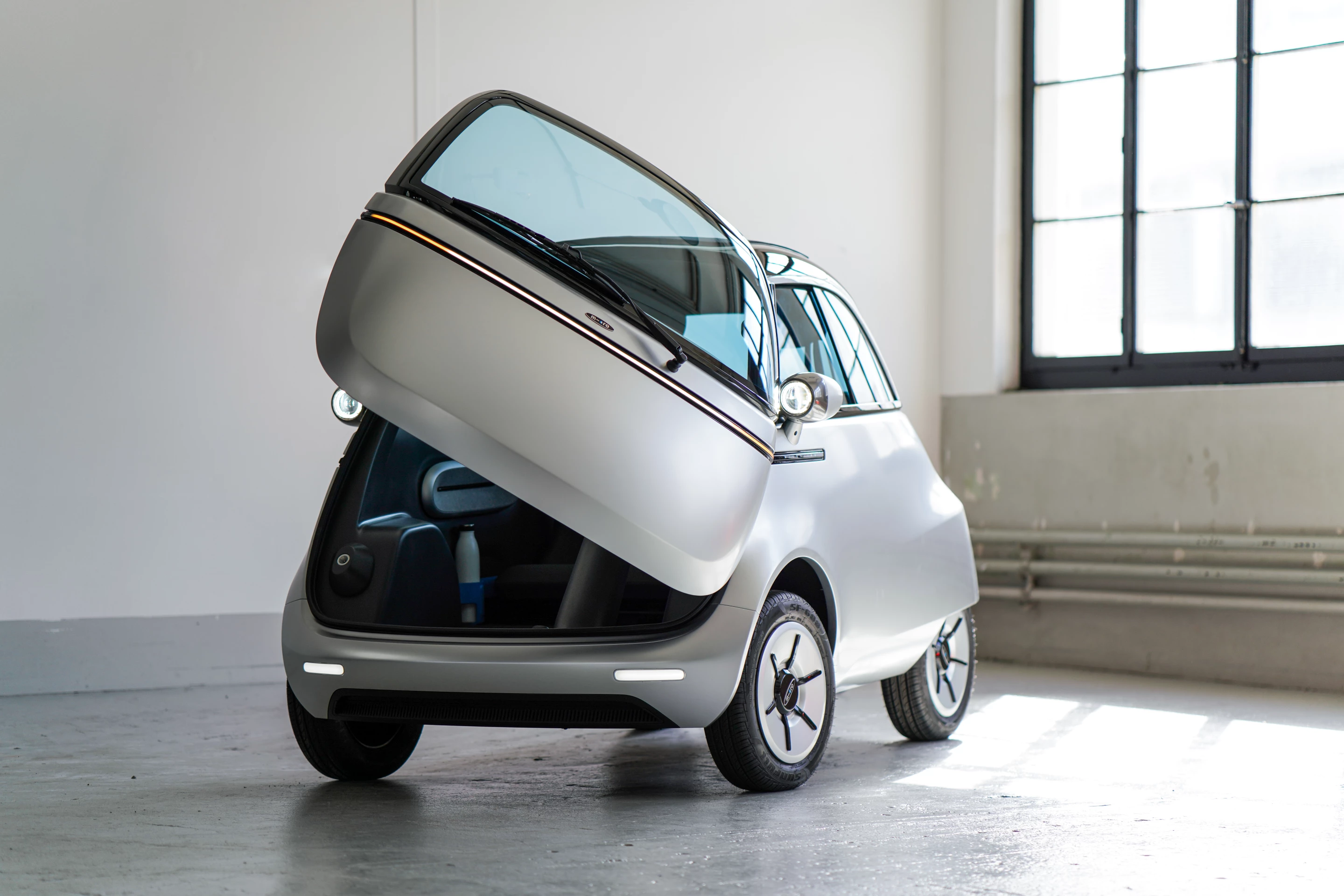 The front door of the Microlino 2.0 features an integrated LED strip with included turn indicators