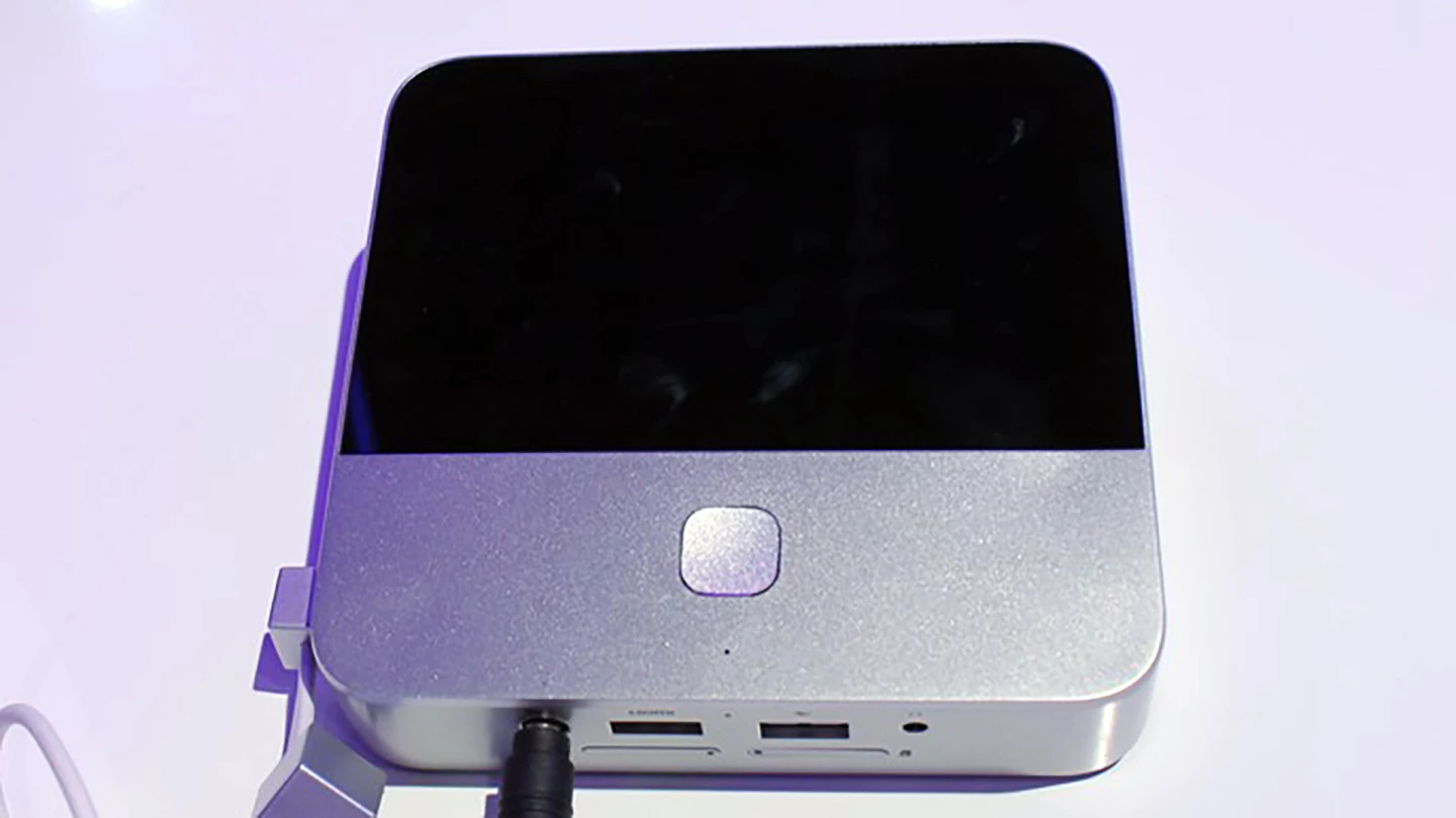 The Spro 2 packs a fair amount of power, running on a 2.1 GHz Qualcomm Snapdragon 800 quad core processor with Adreno 330 graphics (Photo: Eric Mack/Gizmag)